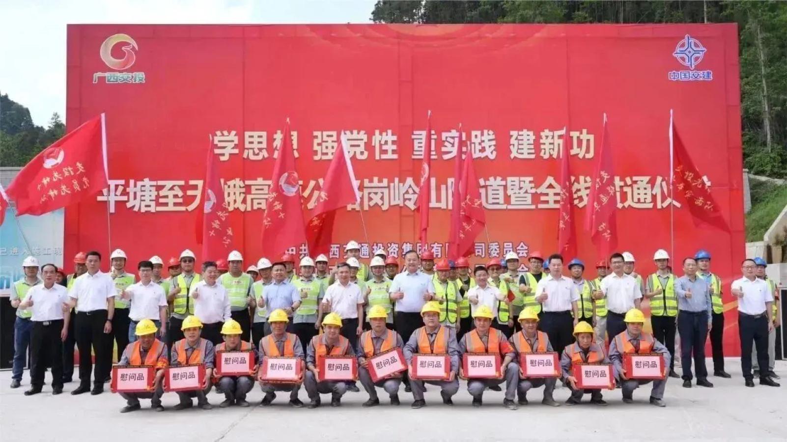  刘鑫到平天路、南天路开展主题教育调研 